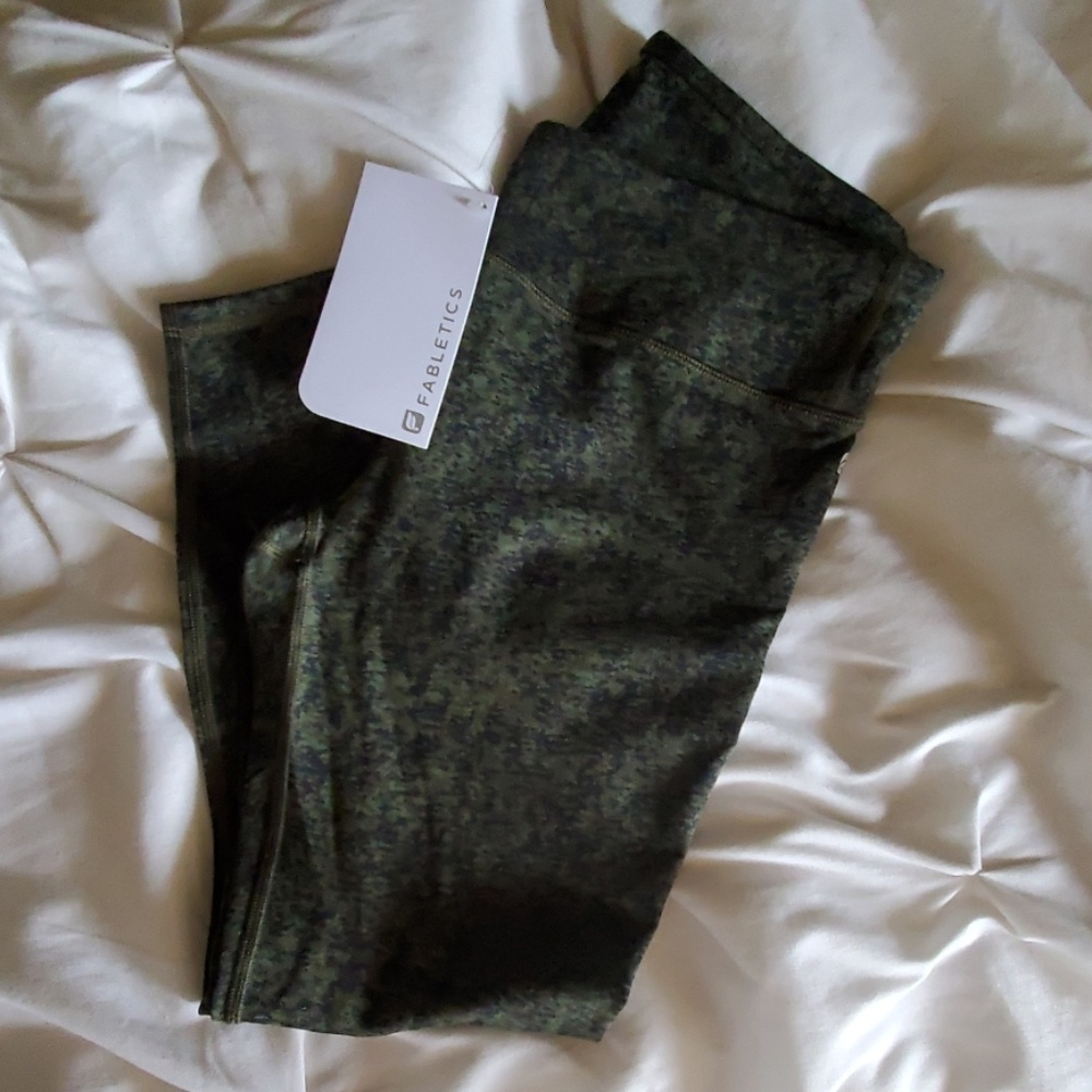 NWT Fabletics Powerflex Salar Capri